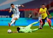 开云sport-南美洲足球巅峰赛事中球员斗志昂扬