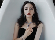 开云体育app-夜之利刃，德甲争冠天平倾斜瞬间，阿克持续制造杀伤破僵局