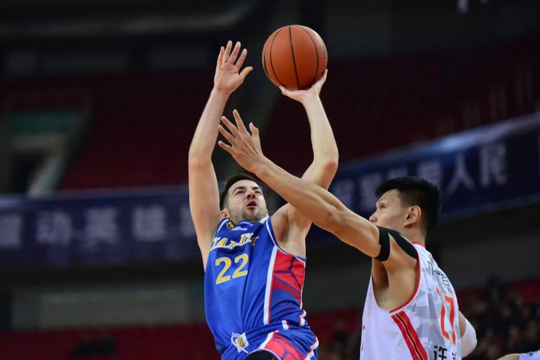 天津男篮战绩起伏不定，外界猜测原因