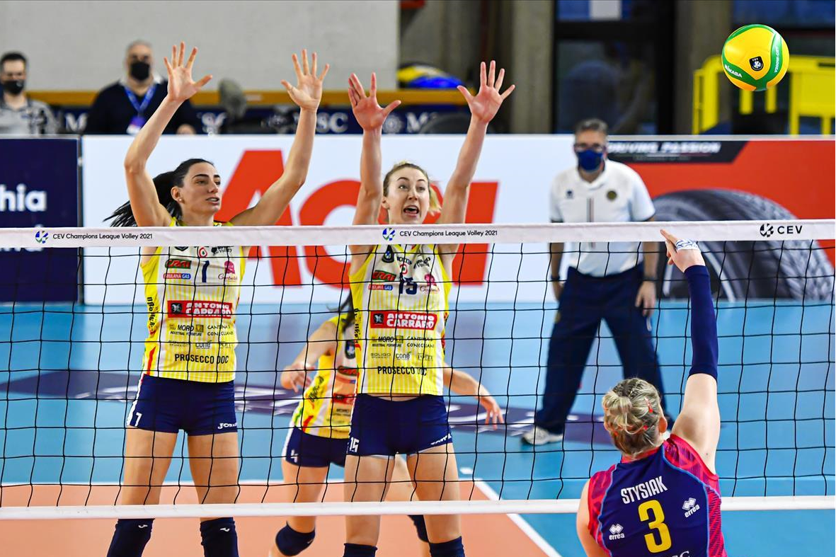 包含东欧劲旅勇夺一城，成功杀入四强的词条