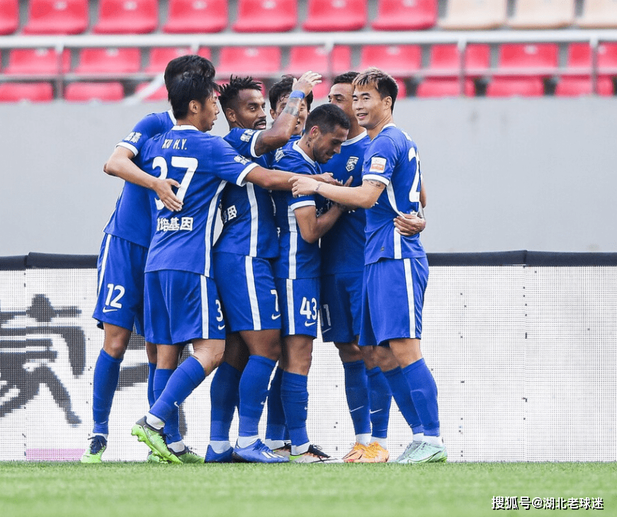 包含武汉FC夺冠在望，球迷狂欢一片！的词条