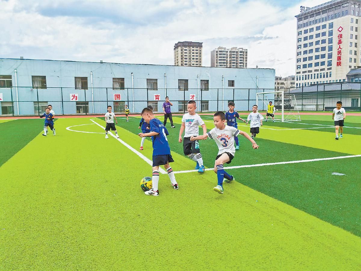 精彩绝伦的比赛,让人们尽情享受足球的魅力 精彩绝伦的比赛,让人们尽情享受足球的魅力