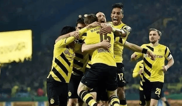 包含多特蒙德主场小胜，逼平对手的词条