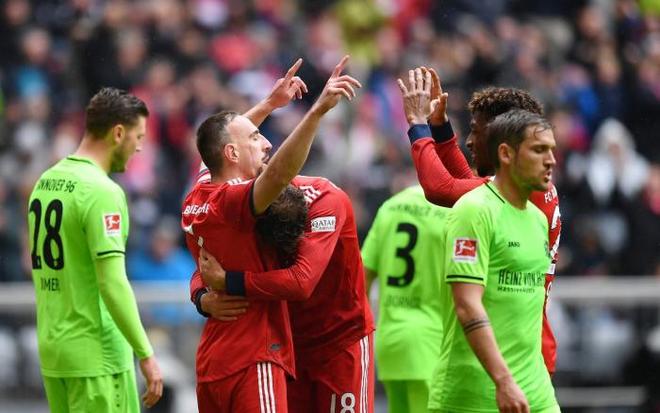 汉堡球员连入两球，助球队晋级下一轮