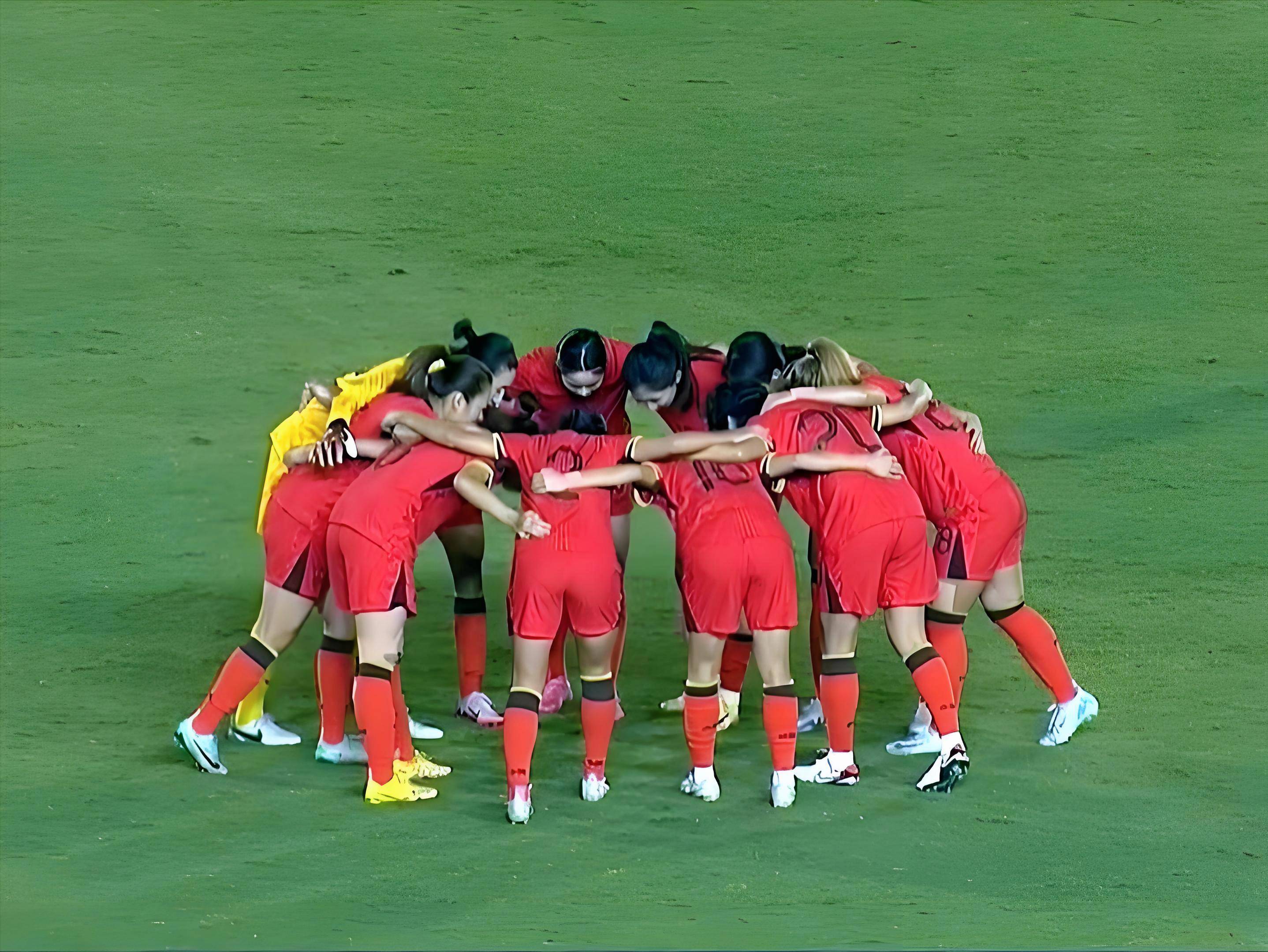 中国女足在比赛中展现出强大实力,成功晋级 中国女足在比赛中展现出强大实力,成功晋级