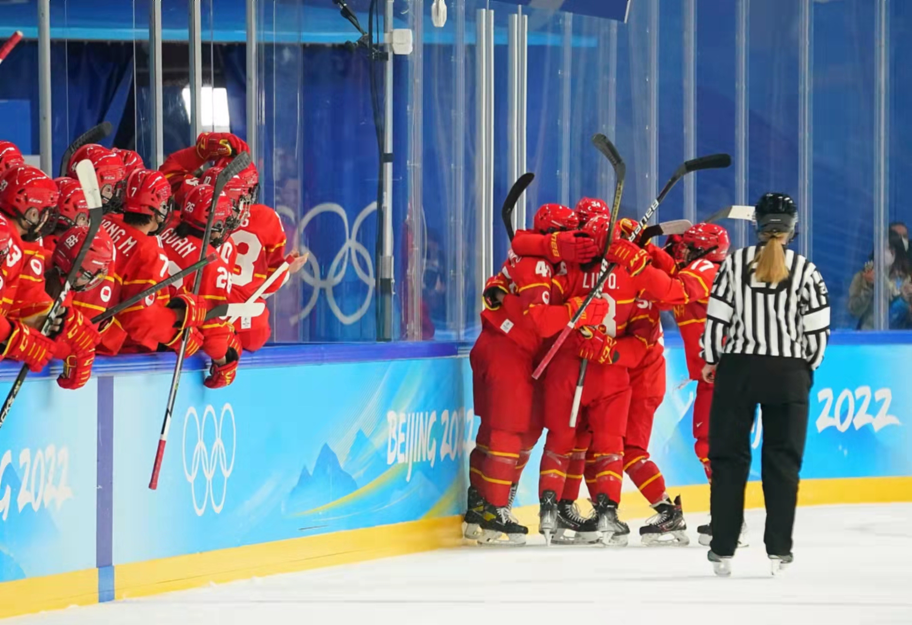 包含世界赛舞台，冰球代表国家出征荣耀的词条