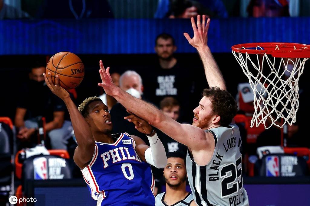 76人碾压马刺，范弗利特统治全场