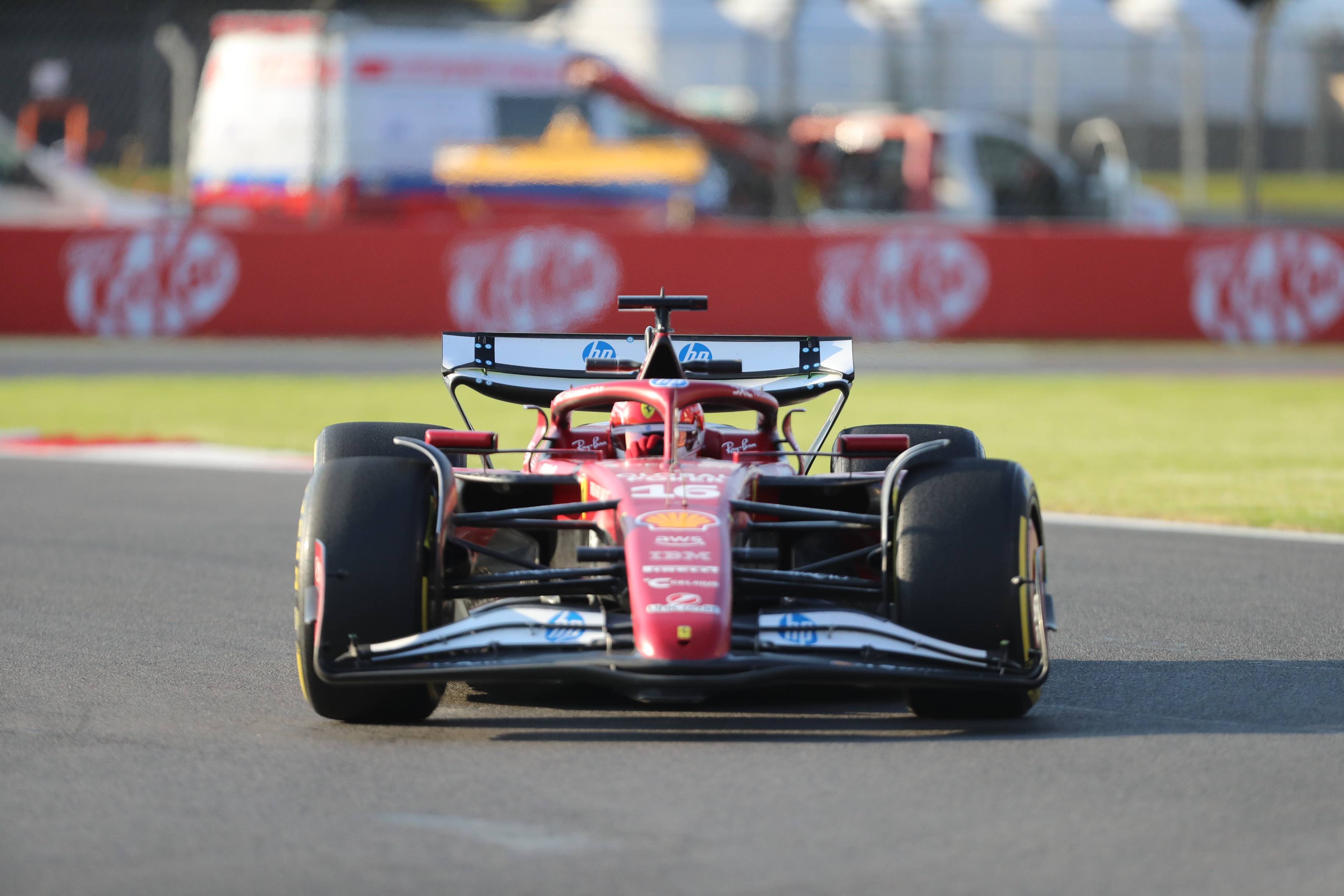 雷诺车队完胜红牛车队，阿隆索刷新纪录