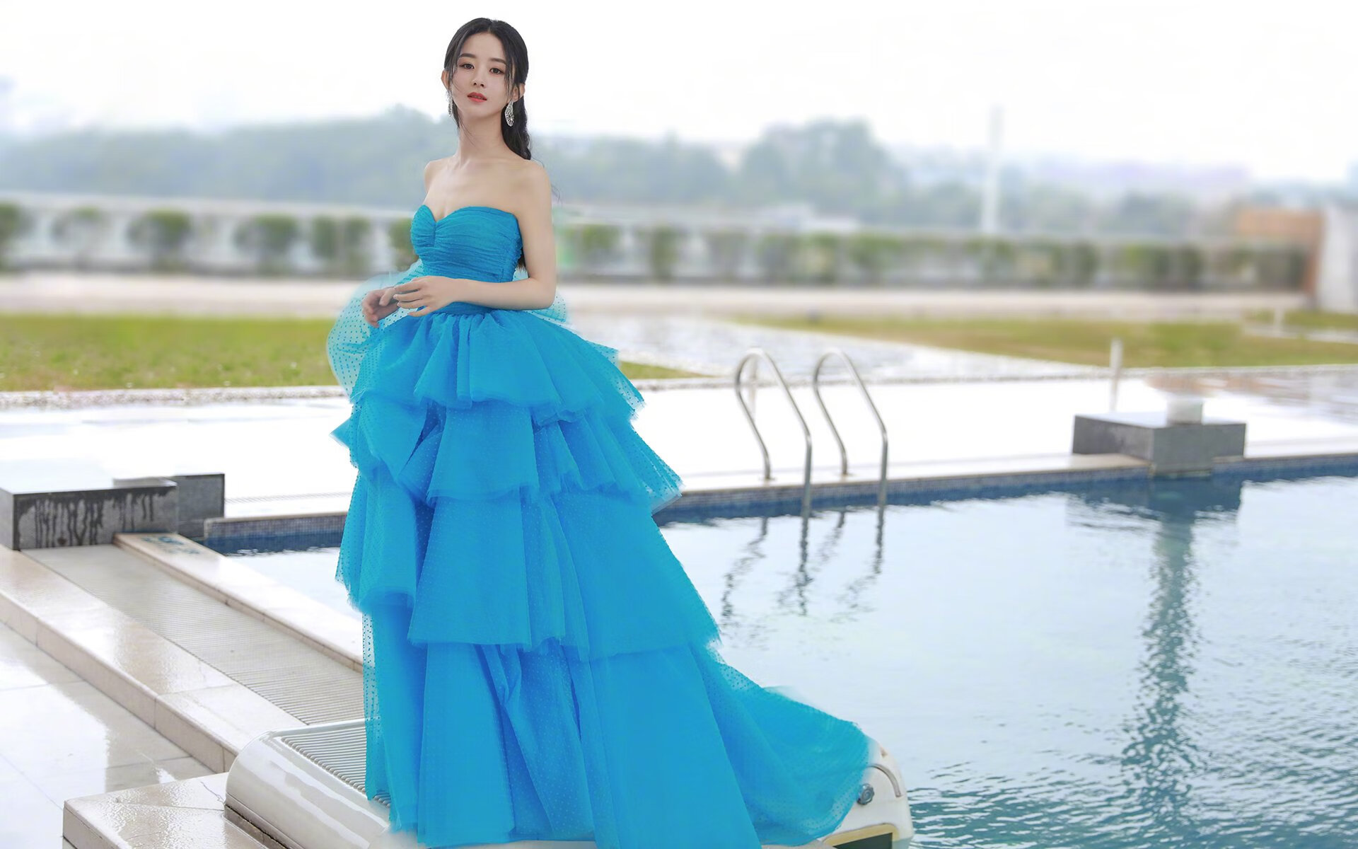 猎人与飞鸟，当钢铁防线遭遇逆势绽放的刀锋