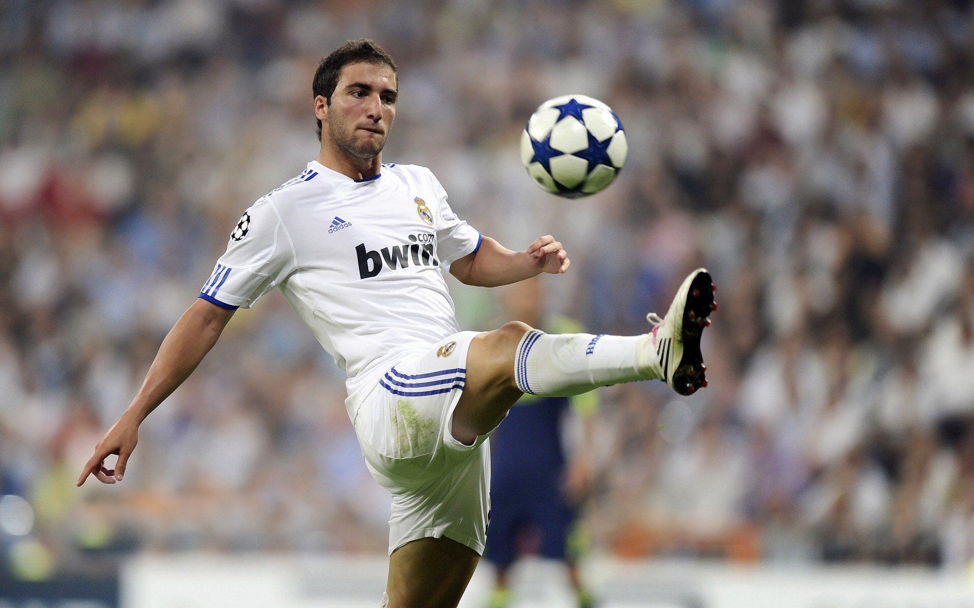 一记三分式的射门，他用四十五分钟就收割了悬念