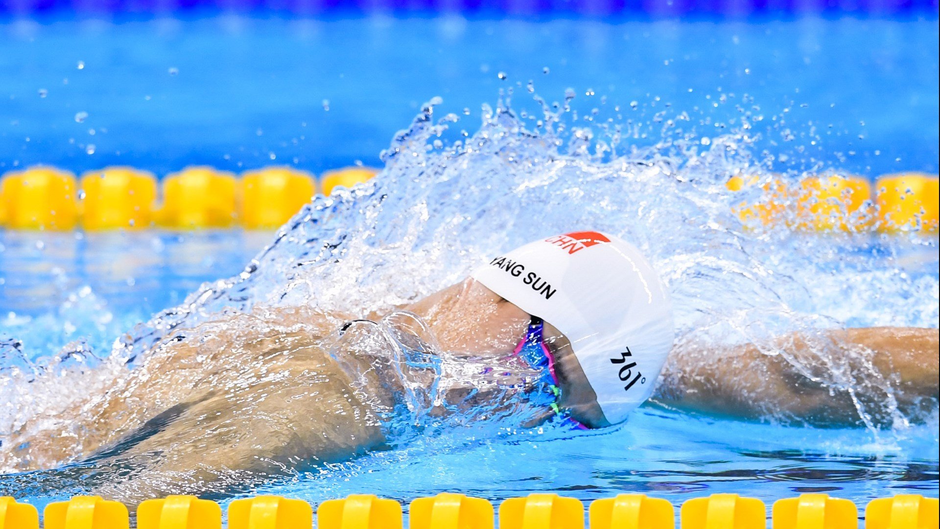 纪录之夜与钢铁防线，足球世界的冰与火