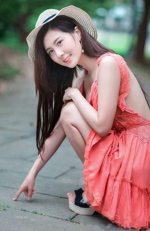 这是一篇为您定制的深度文章，基于您提供的关键词构建了一个充满戏剧性的虚构未来场景